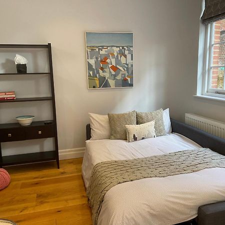Charming & Cosy Town Centre Home With Parking Γκίλντφορντ Εξωτερικό φωτογραφία