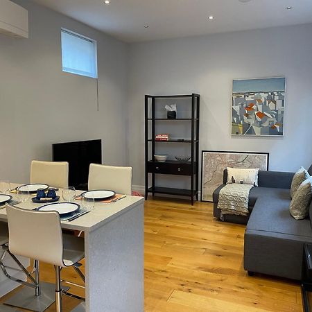 Charming & Cosy Town Centre Home With Parking Γκίλντφορντ Εξωτερικό φωτογραφία