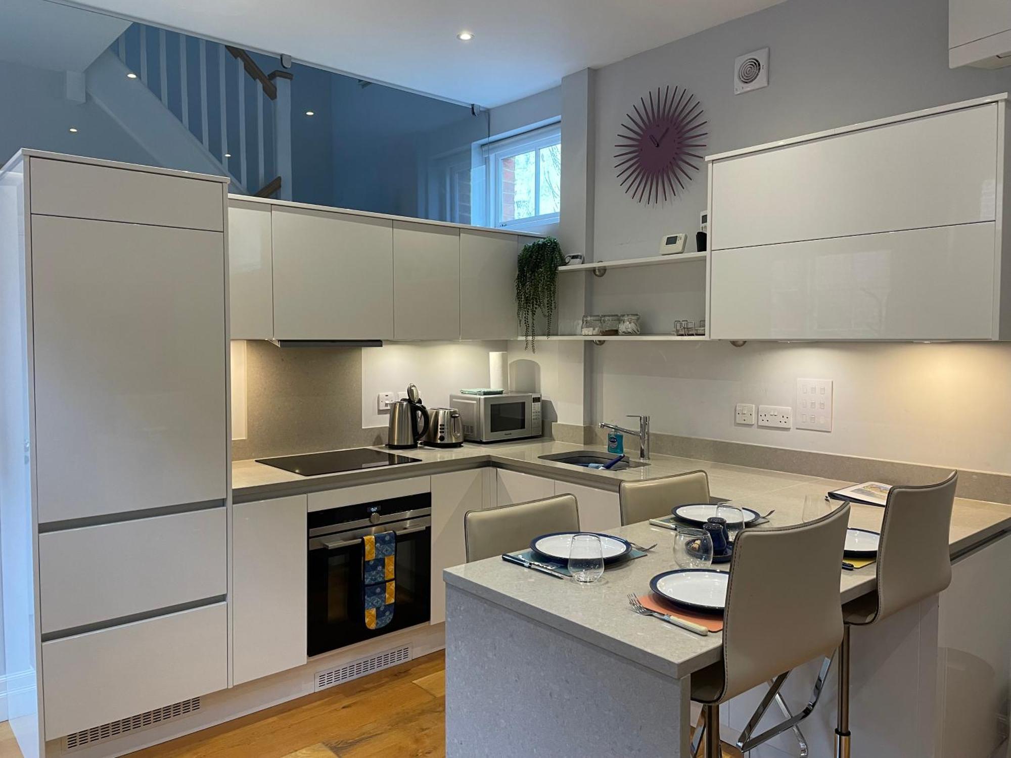 Charming & Cosy Town Centre Home With Parking Γκίλντφορντ Εξωτερικό φωτογραφία