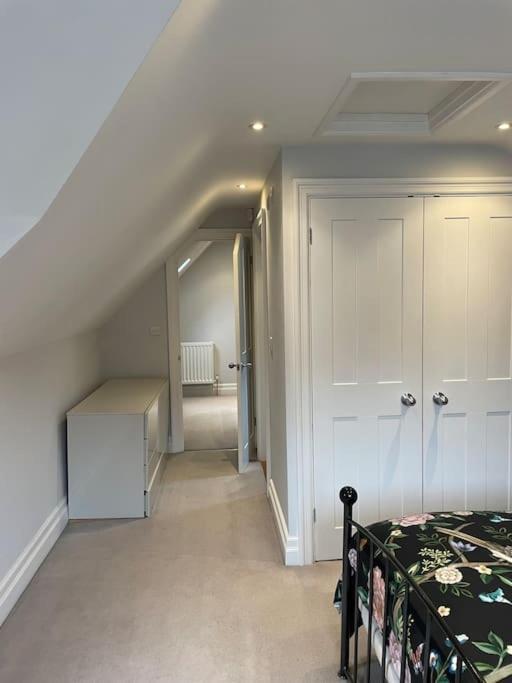 Charming & Cosy Town Centre Home With Parking Γκίλντφορντ Εξωτερικό φωτογραφία