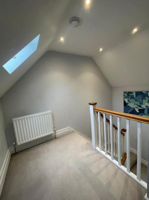 Charming & Cosy Town Centre Home With Parking Γκίλντφορντ Εξωτερικό φωτογραφία